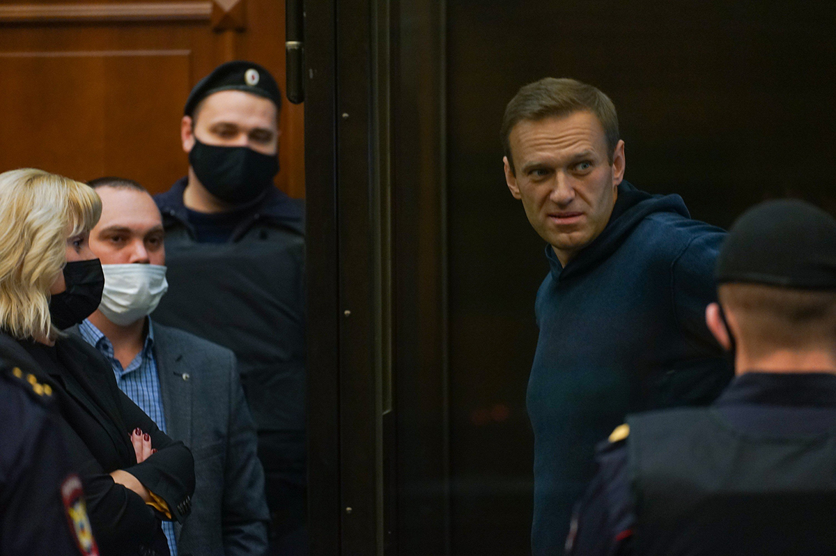 Навальный выступил с гневной речью в зале суда и потребовал освобождения