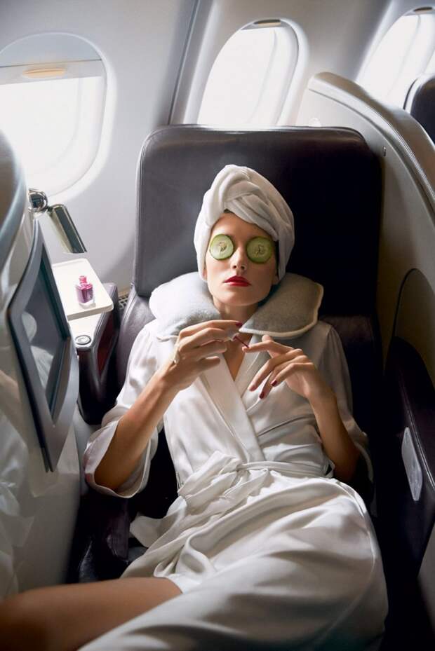 Тканевая маска – необходимая вещь в самолете