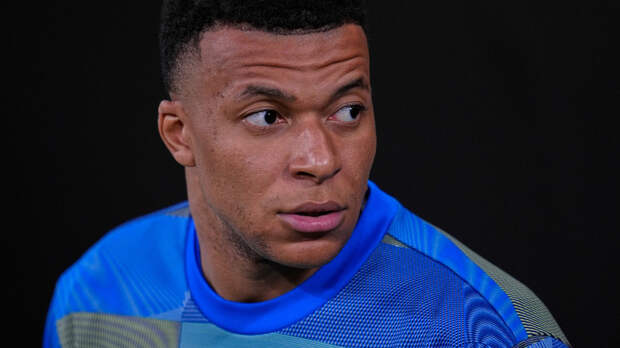 Врачи «Реала» перепутали ноги Мбаппе и обследовали здоровое колено