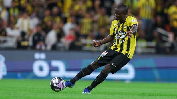 «Через кровь, пот и слезы». «Фенербахче» объявил о переходе Канте