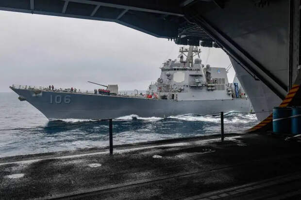 Йеменские хуситы провели очередную атаку на корабли и суда снабжения ВМС США в Аденском заливе
