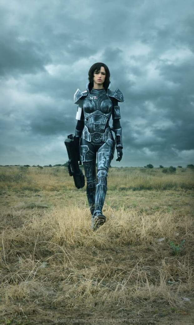 Крутой косплей, костюм из игры Mass Effect (7 фото)