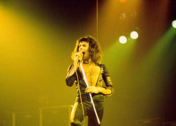 Queen 1975 Freddie Mercury (Photo by Chris Walter/WireImage)