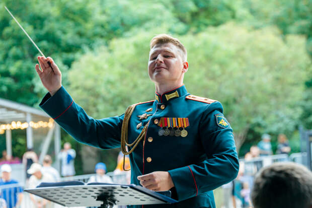 Калейдоскоп отечественной музыки: семёновцы выступили в парке «Северное Тушино»