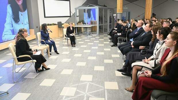 В Барнауле состоялся первый форум для молодежи "Будущее выбираешь ты"