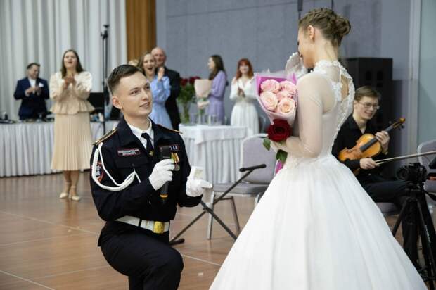 Невероятно, но факт: предложение руки и сердца на Сретенском балу в Пскове!