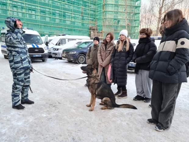 Пистолет Макарова, работа кинолога, тир: в отделе полиции столичного района Котловка прошёл День открытых дверей