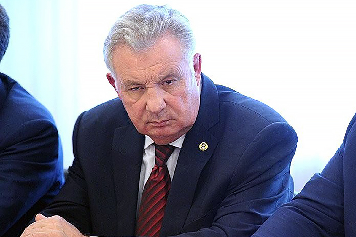 Экс-губернатор Хабаровского края Ишаев получил условный срок за растрату