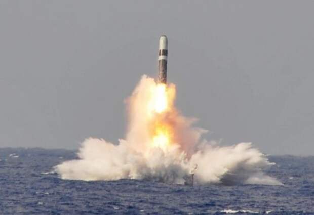 US-Navy-Tests-Trident-II-D5-Fleet-Ballistic-Missiles