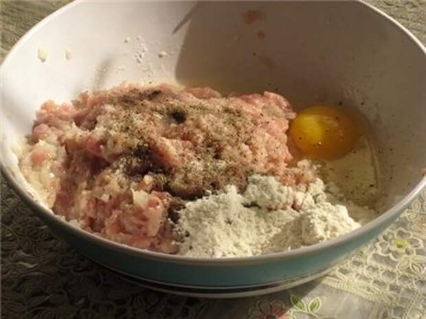 Запеченные куриные котлетки с гарниром "Полосатый рейс" Запеченные куриные котлетки с гарниром "Полосатый рейс"