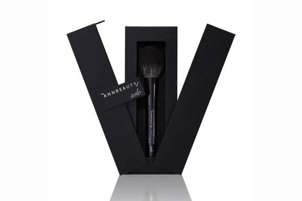 Коллекционная кисть Solo, Annbeauty, 18 900 руб. (annbeautystore.ru)