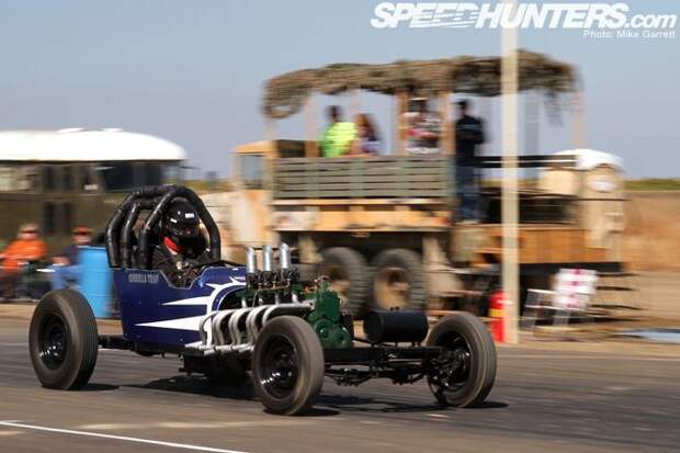 Hot-rod гонки на заброшенном аэродроме в Калифорнии (60 фото)