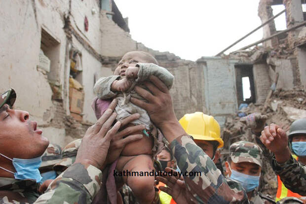 Чудесное спасение 4-месячного малыша в Непале малыш, непал, спасение