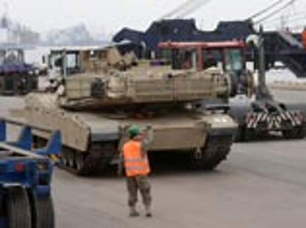 В Латвию в понедельник прибыло более 120 единиц военной техники из США, в том числе танки и бронемашины