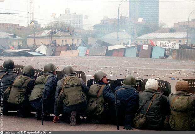 Смоленская площадь, октябрь 1993.