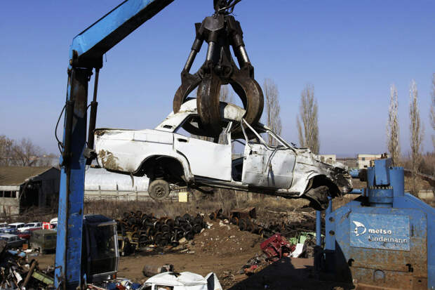 Срок уплаты утильсбора для крупных автопроизводителей перенесли на декабрь