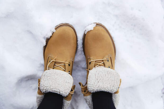 Как защитить обувь от дождя и снега? Полезные советы