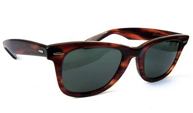 Солнцезащитные очки Wayfarer.