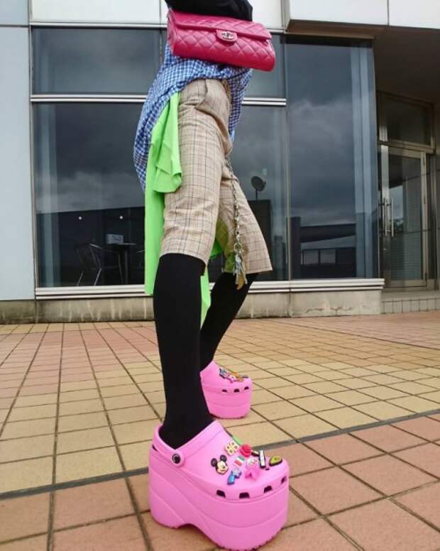 Balenciaga создала кроксы на платформе за 850 долларов
