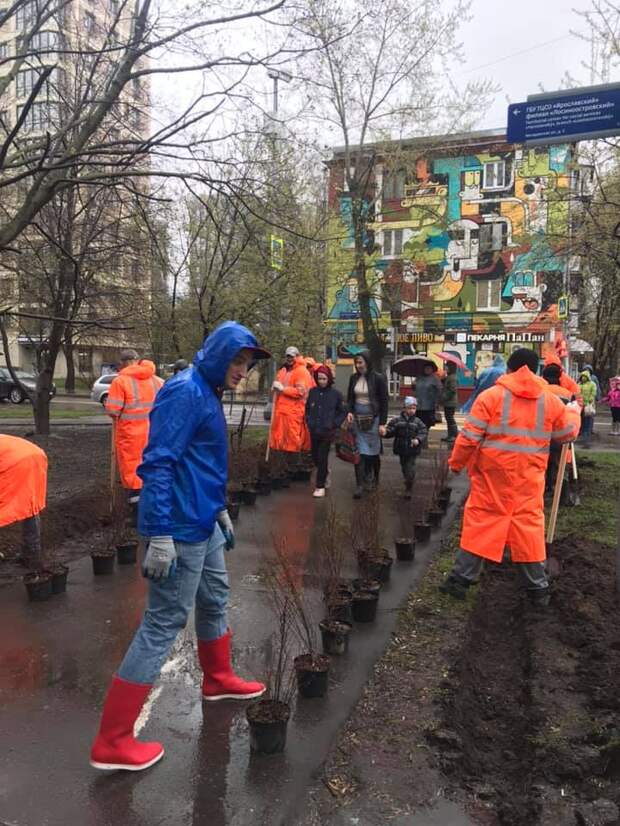 Возможно, это изображение (1 человек, стоит и на открытом воздухе)