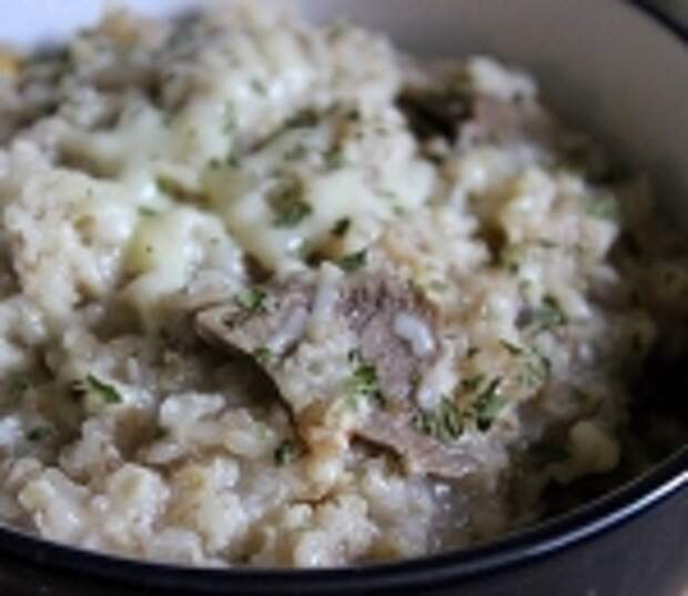 Каша из многозерновых хлопьев с говядиной и сыром
