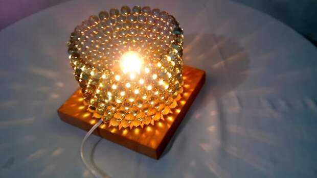 Светильник из стеклянной гальки DIY