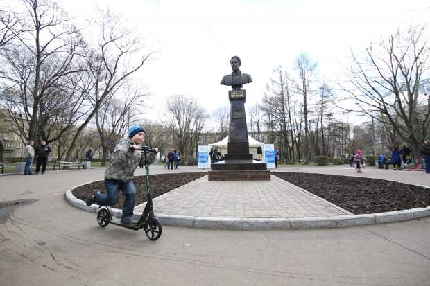 Памятник Чехову в Люблино / Фото: Артур Новосильцев, «Юго-Восточный курьер»