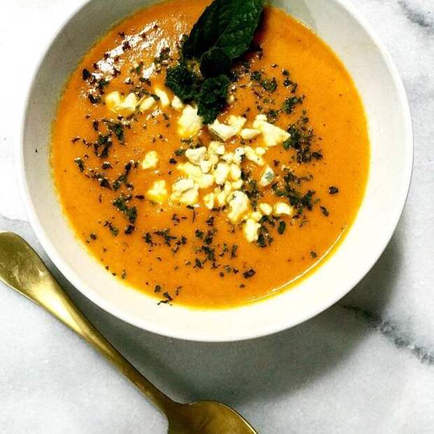 Quick and Easy Roasted Garlic, Tomato, Red Pepper, Carrot Soup
