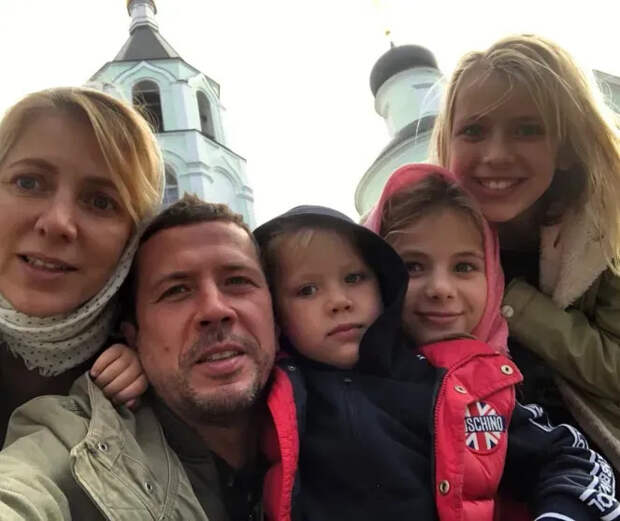 Анна и Андрей Мерзликины с детьми