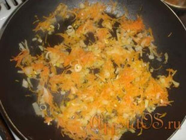 Обжареные лук и морковь