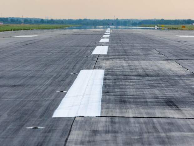 В аэропорту Тюмени остановлен взлёт самолёта из-за странного запаха