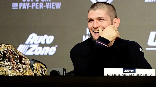 «Извиняюсь перед всеми, кого обидел нашей общей победой»: Нурмагомедов летит домой — на встречу с фанатами