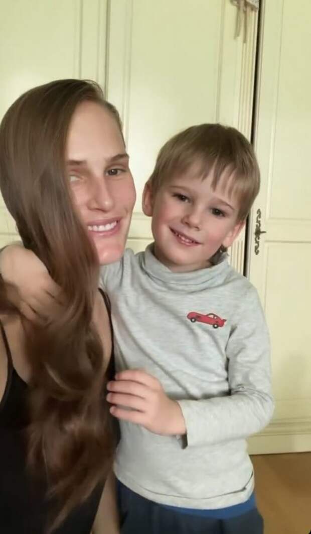 Алла Костромичева с сыном Сальваторе