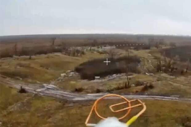 Боец ВСУ попытался поймать дрон рукой и попал на видео