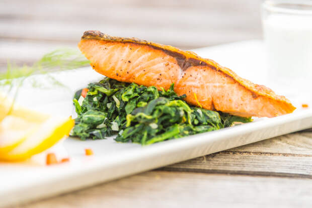 Офтальмолог Гозиев назвал продукты, которые реально защищают зрение