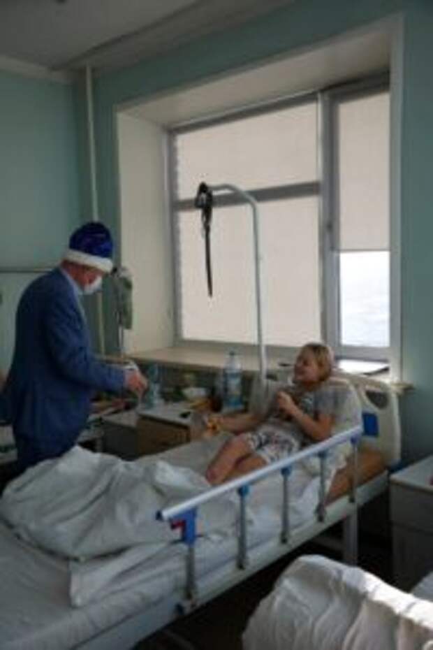 Бизнес-омбудсмен Андрей Осипов и предприниматели Алтайского края подарили новогоднее чудо детям краевой больницы