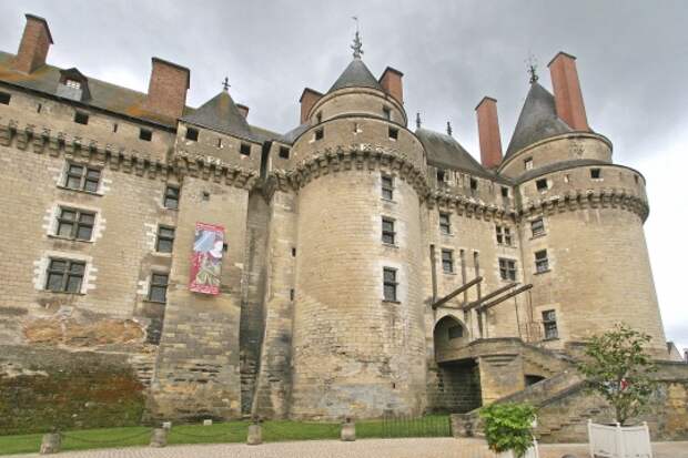 http://all-castles.com/media/img/castles/Chteau_de_Langeais2.jpg
