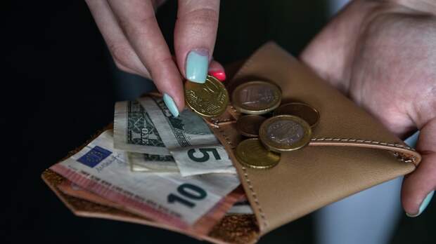Долгосрочная инвестиция или дешевеющий актив: эксперты оценили перспективы евро