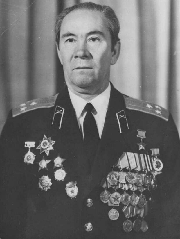 Как невыполнение приказа привело к победе и сделало этого офицера Героем Советского Союза