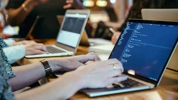 Опрос: 11% россиян намерены работать в майские праздники