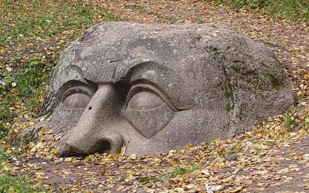 Каменная голова