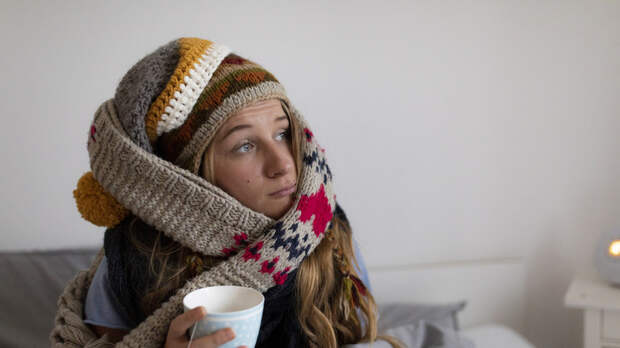 Специалист: холод от стен при нормальной температуре требует обращения в УК