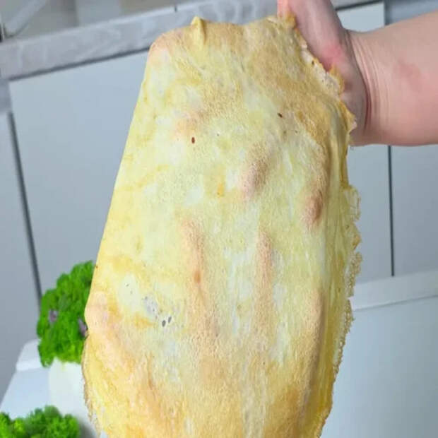 Заменила молоко на обычную минералку: рассказываю, как приготовить гору ажурных блинов из того, что есть в холодильнике