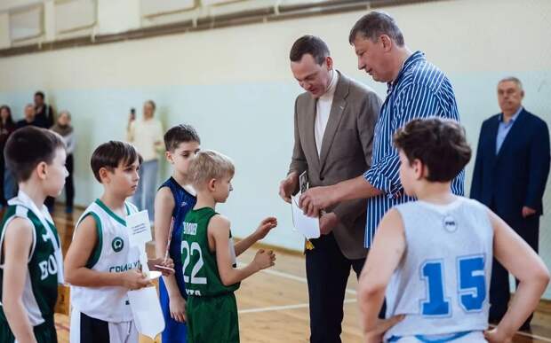 Губернатор Павел Малков наградил победителей баскетбольного турнира