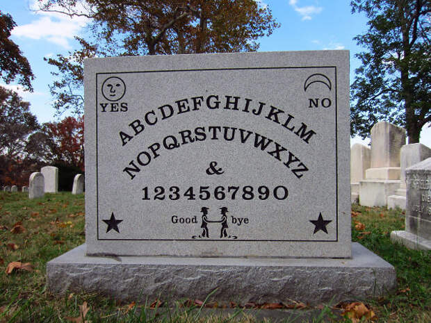 25 надгробий людей, чье чувство юмора будет жить вечно