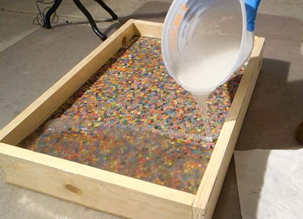 Гитара из 1200 цветных карандашей