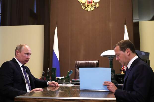Медведев утверждает состав правительства, 18.05.18.png