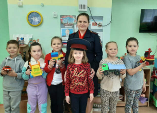 Сотрудники Госавтоинспекции в Оренбургской области провели информационно-пропагандистскую акцию «Светлячок безопасности»