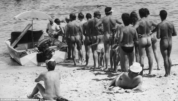 Очередь на пляже Сиднея. 70-е - также время развития австралийской пляжной культуры. 70-е, 70-е девушки, австралия, винтаж, история, редкие фото, ретро, фото