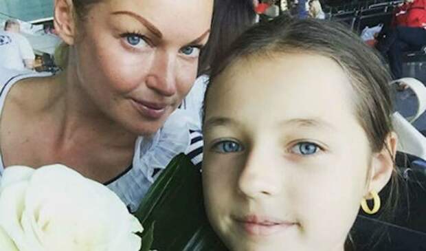 В Сети считают, что Волочкова портит и развращает дочь